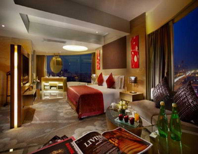 Regal Master Hotel Чънду Екстериор снимка
